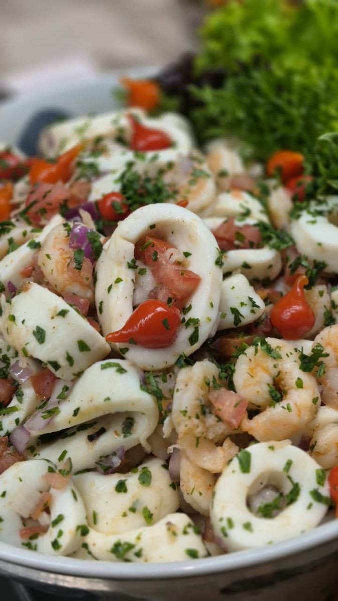 Salada de lulas e camarões